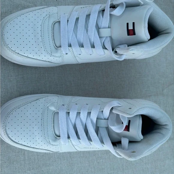 Tommy Hilfiger White Sneakers Modern Style - Picture 3 of 14